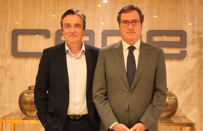 Joaquín Mouriz, presidente de Dircom, y Antonio Garamendi, presidente de CEOE