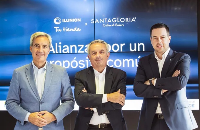 Alejandro Oñoro, consejero delegado de Ilunion, Enrique Francia, presidente de FoodBox, y Delio Díaz, director general de Ilunion Retail y Comercialización
