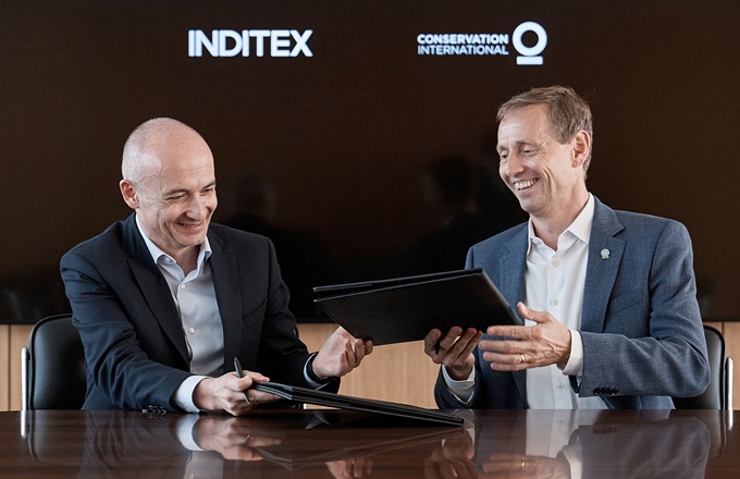 Óscar García Maceiras, CEO de Inditex, y Sebastian Troëng, director ejecutivo de Conservation International