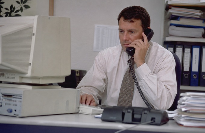 Profesional trabajando en una oficina