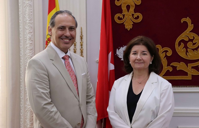 Ribón, decano del ICAM, y Ana Buitrago, diputada de la junta de gobierno del ICAM