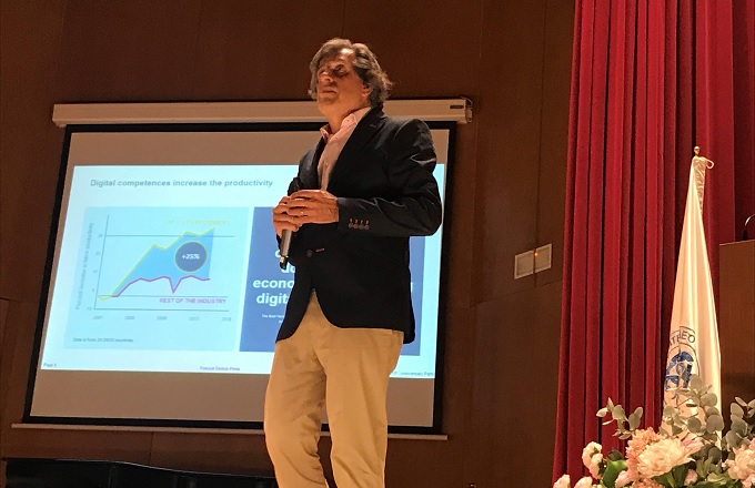Pascual Dedios-Pleite, durante la conferencia