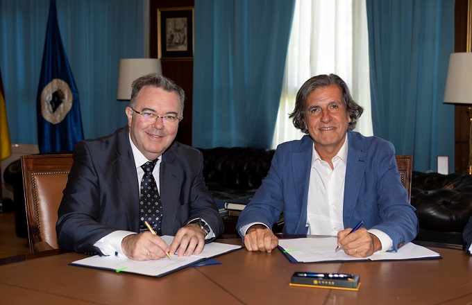 Guillermo Cisneros (izda.), rector de la Universidad Politécnica de Madrid, y Pascual Dedios-Pleite, director de la Factoría Digital de Siemens España y presidente de Siemens Industry Software